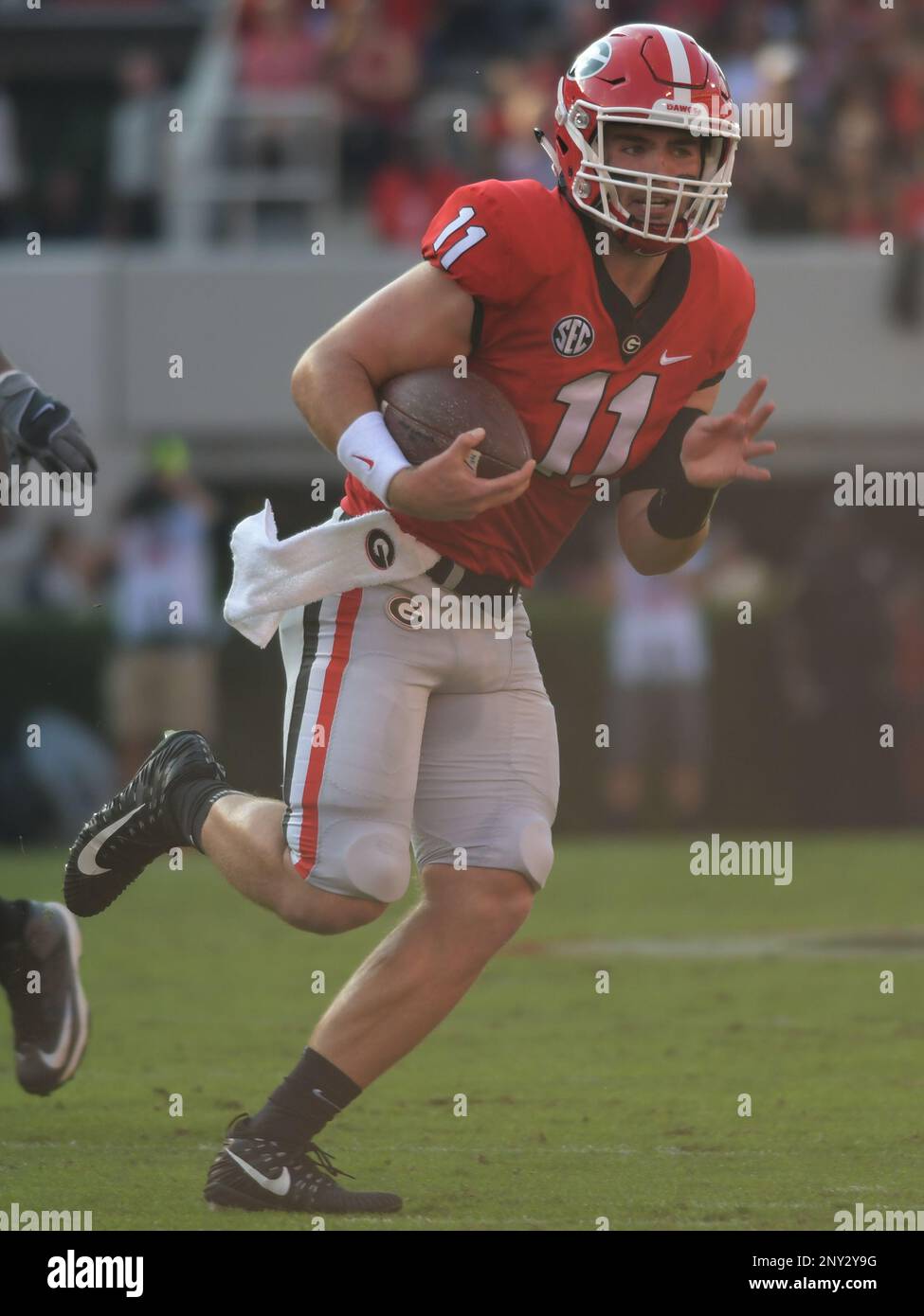 ATHENS, GA - NOVEMBER 04: Georgia Bulldogs quarterback Jake Fromm (11) rushes the ball during the game between the South Carolina Gamecocks and the Georgia Bulldogs on November 04, 2017, at Sanford Stadium in Athens, GA. (Photo by Jeffrey Vest/Icon Sportswire) (Icon Sportswire via AP Images) Stockfoto