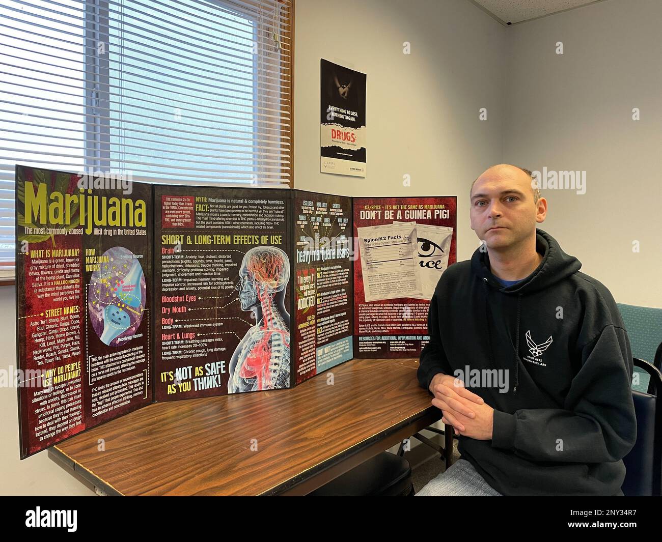 914. Air Tanken Flügel Drug Demand Reduction Program Manager Frank Coseglia, 24. Januar 2023 an der Niagara Falls Air Reserve Station, New York. Stockfoto