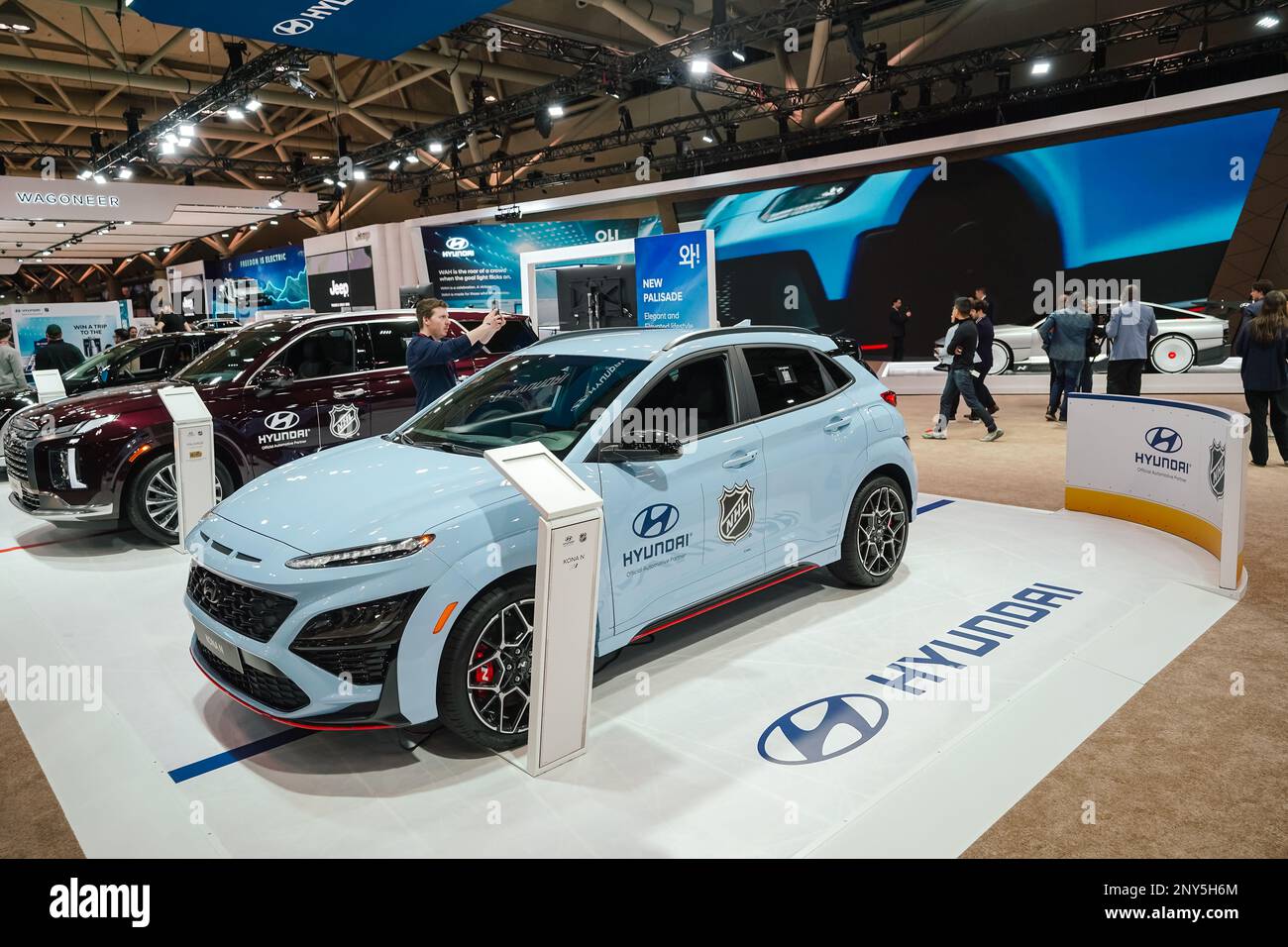 Hyundai-Auto-Ausstellung auf dem Boden bei der Autoshow Stockfoto