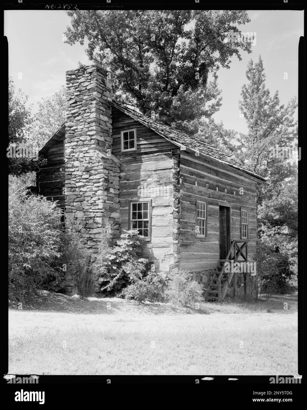 Sieben Herde, Tryon, Polk County, North Carolina. Carnegie Survey of the Architecture of the South (Carnegie-Umfrage zur Architektur des Südens). United States North Carolina Polk County Tryon, Schornsteine, Holzhäuser. Stockfoto