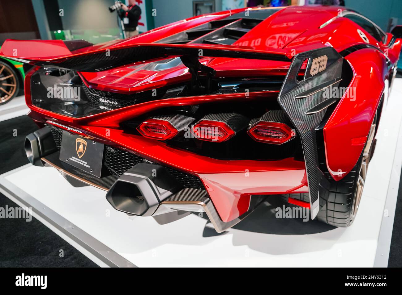 Die Rückseite eines roten Lamborghini Stockfoto