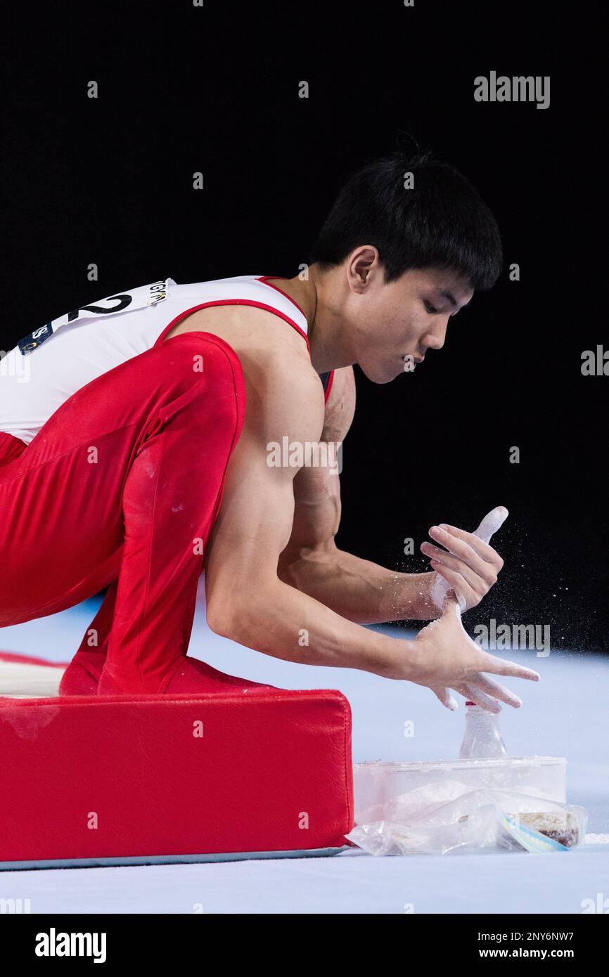 October 05, 2017: Garam Bae of South Korea (252) chalks up during the Men's All-Around Final of the Artistic Gymnastics World Championships 2017 at Olympic Stadium in Montreal, Canada. Daniel Lea/CSM (Cal Sport Media via AP Images) Stockfoto