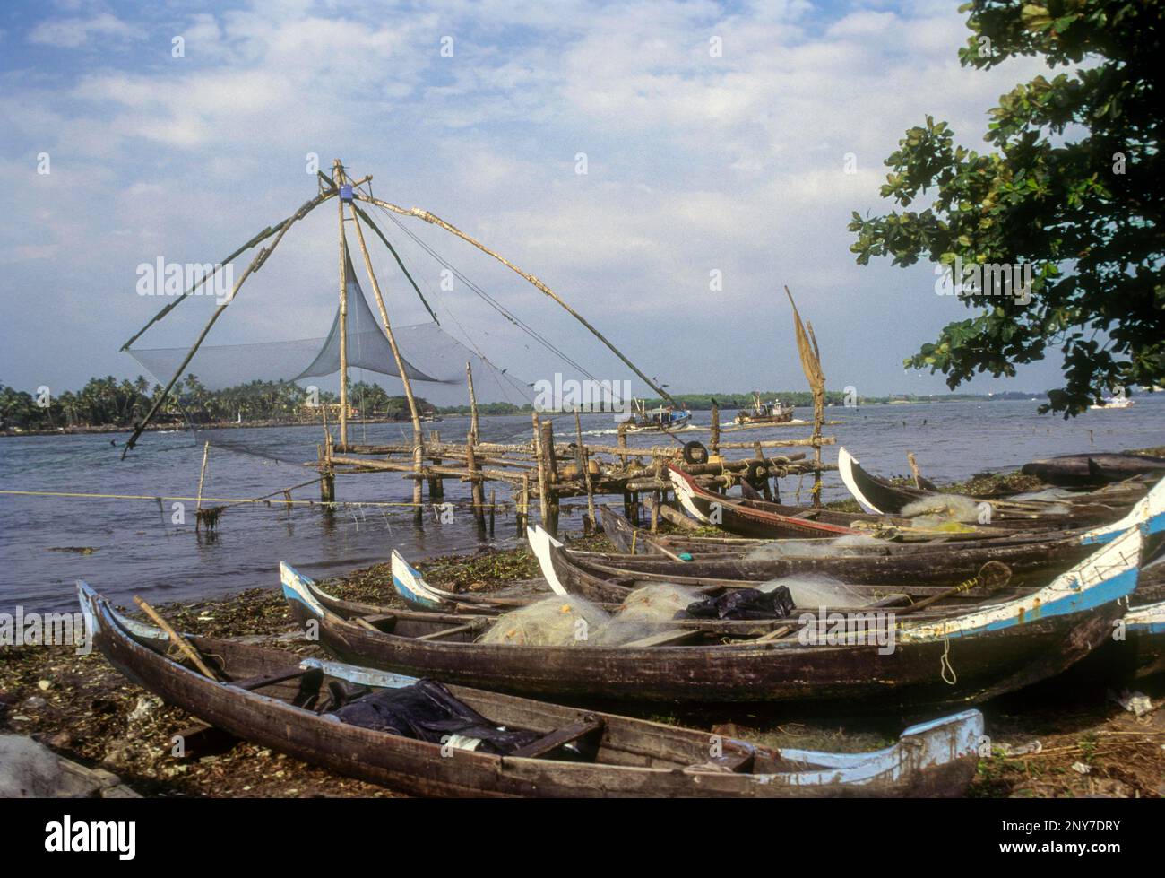 Chinesische Fischernetze, Kochi Cochin, Kerala, Südindien, Indien, Asien. Diese alten Vorrichtungen wurden von den alten chinesischen Reisenden eingeführt Stockfoto