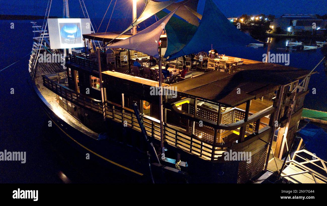 Restaurant Schiff Manta ray (Manta) Ray Bay Resort, antike Dschunke, Colonia, Yap, Föderierte Staaten von Mikronesien, Ozeanien Stockfoto