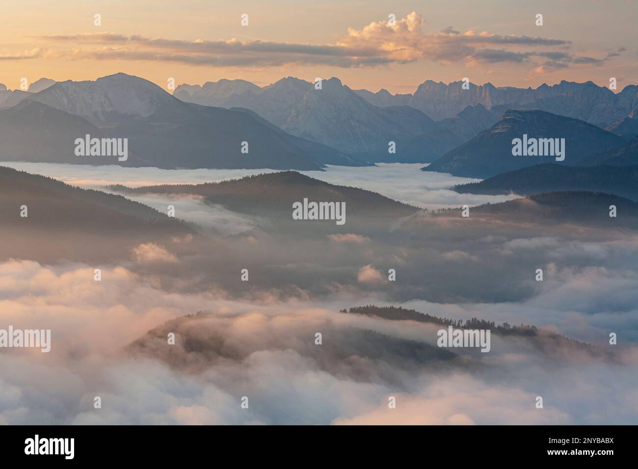 Blick von Jochberg auf Karwendel, Bayerische Alpen, Alpen, Deutschland, Europa Stockfoto