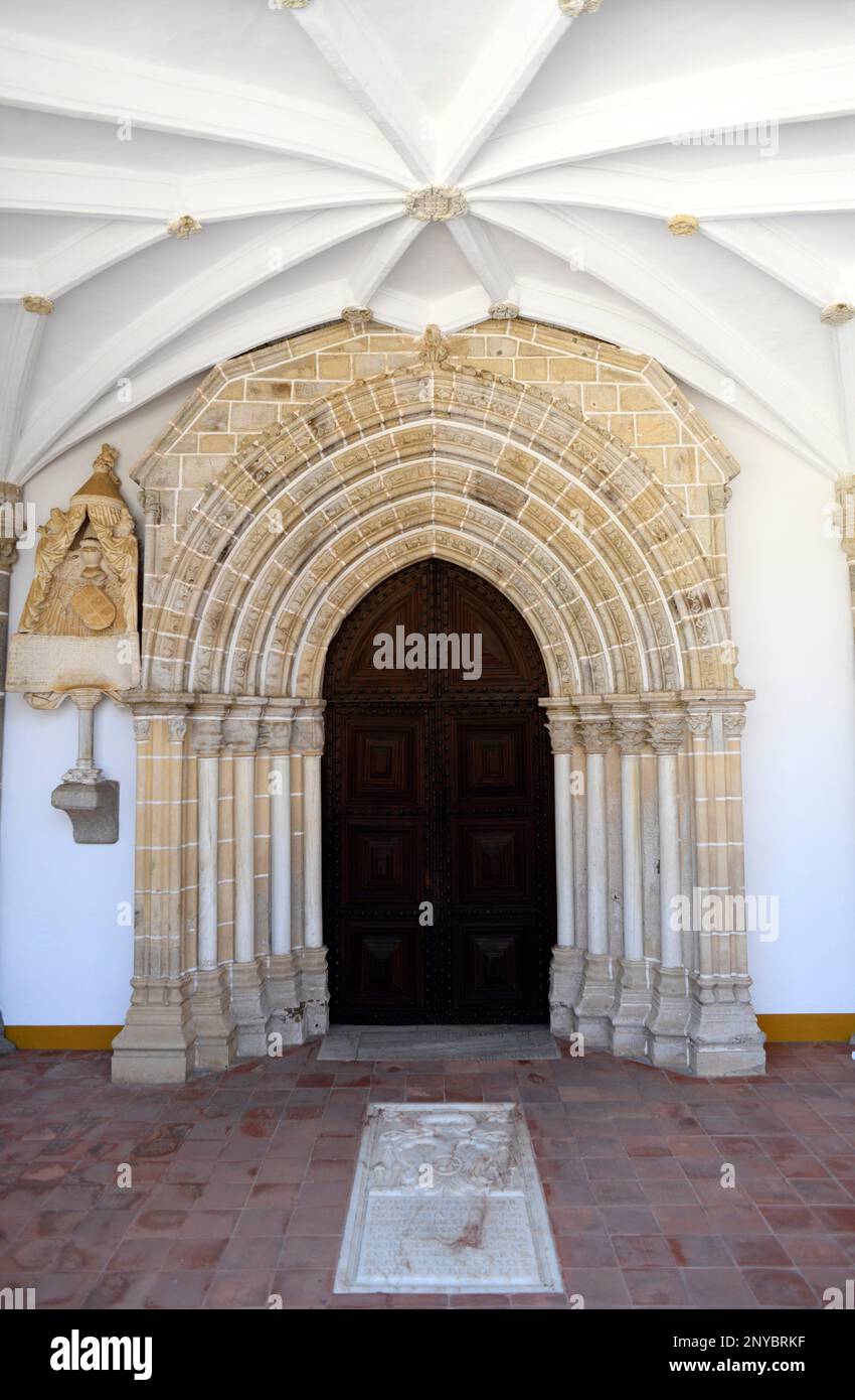 Evora, Loios Portal Church (gotisch). Alentejo, Portugal. Stockfoto