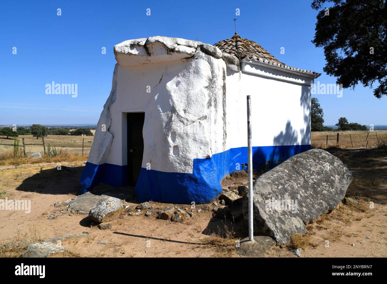 Dolmen-Kapelle von Sao Brissos, Montemor-o-Novo, Evora, Alentejo, Portugal. Stockfoto