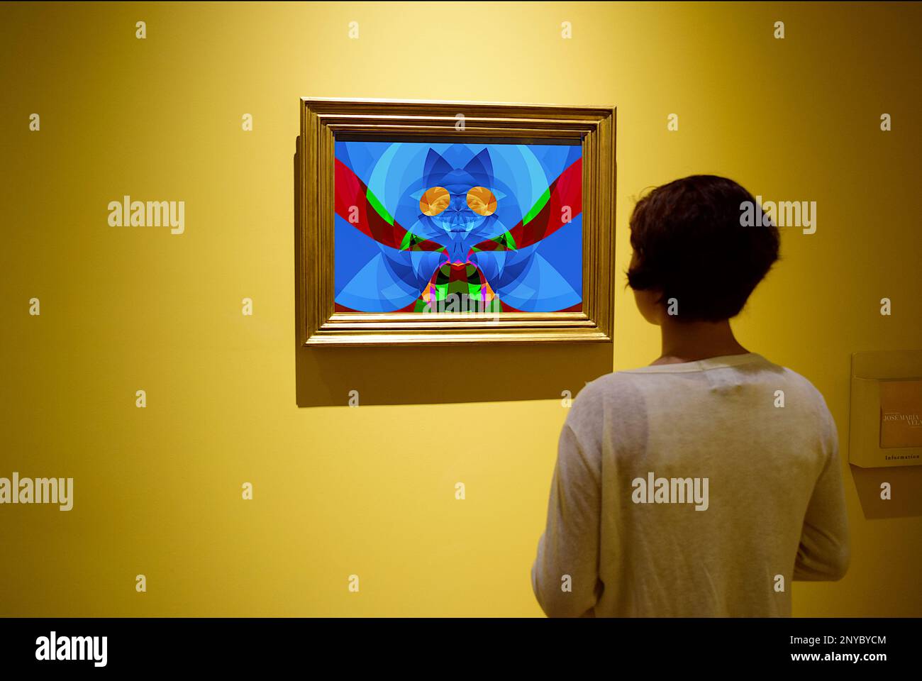 Amber Eyes - der Cuthbert auf der virtuellen Galerie Razzle. Noch keine Galerien in London, New York oder Paris - Bild auf einer Ausstellung. Stockfoto