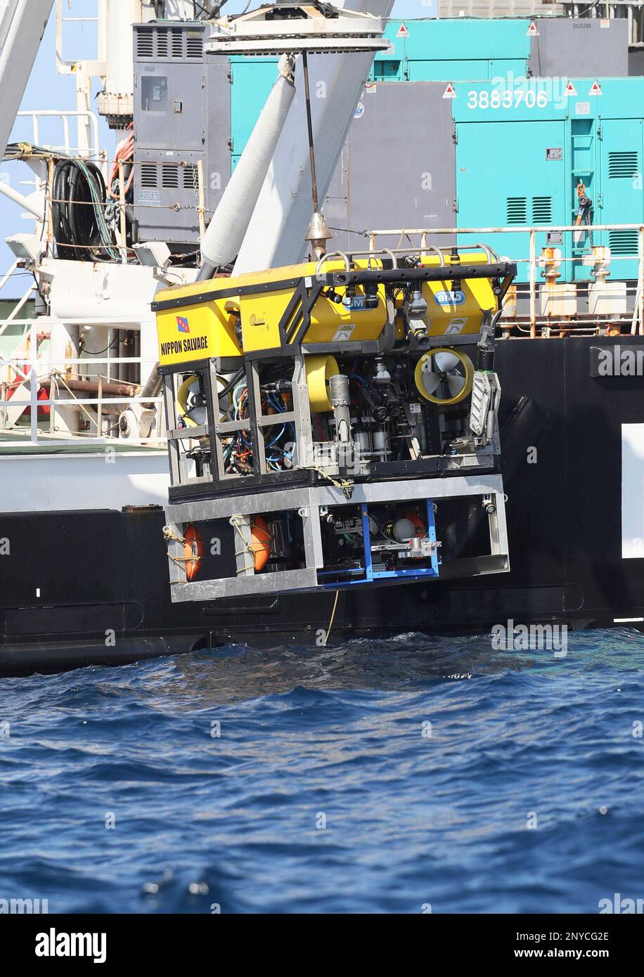 Navy First Rov Vs. New ROV, remotely operated vehicle, is getting into water to investigate 24 ...