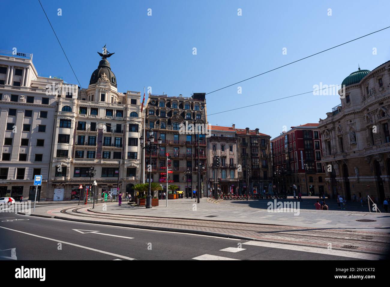 Bilbao, Spanien - 02. August 2022: Blick auf das berühmte Gebäude in der Calle Arenal Stockfoto