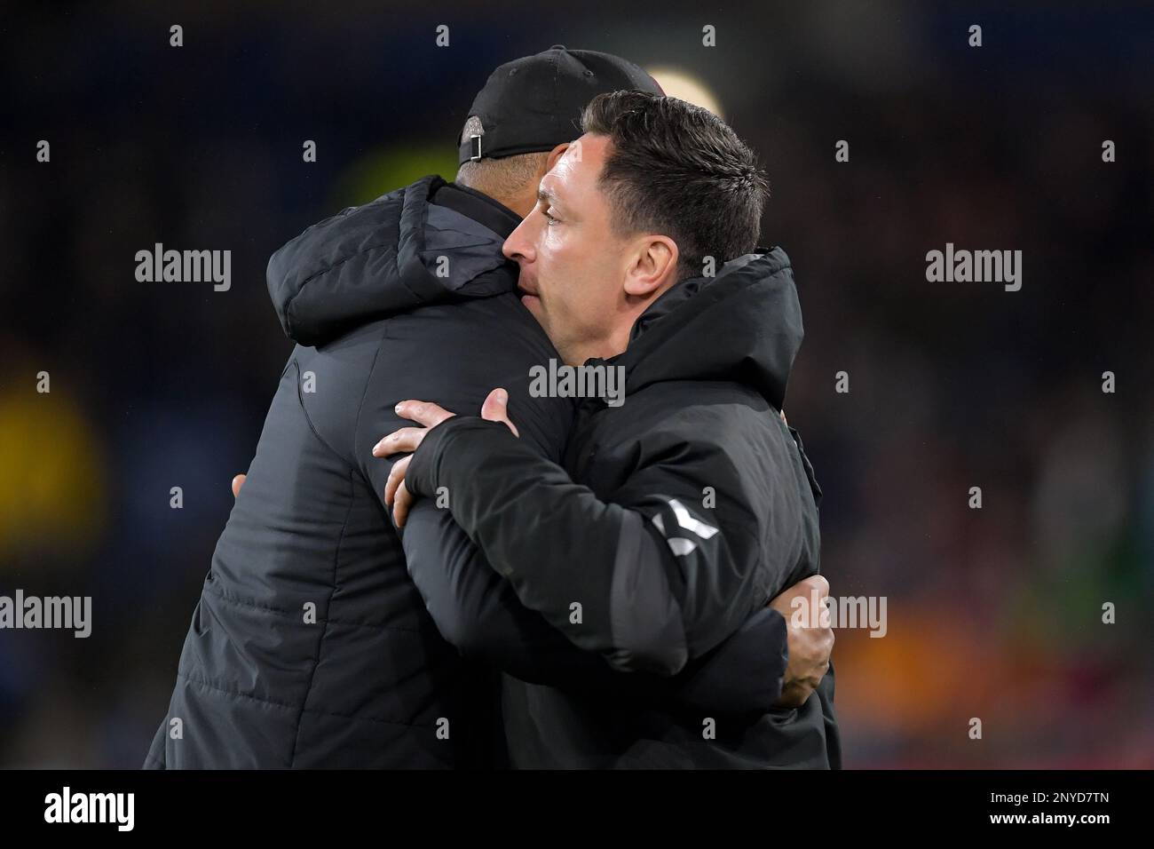 Burnley, England, 1. März 2023. Burnley Manager Vincent Kompany und Fleetwood Town Manager Scott Brown während des FA Cup-Spiels in Turf Moor, Burnley. Das Bild sollte lauten: Gary Oakley/Sportimage Stockfoto