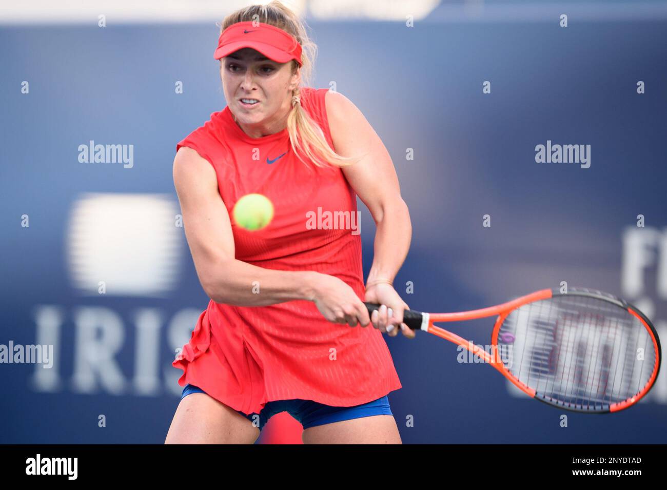 TORONTO, ON - AUGUST 12: Elina Svitolina of Ukraine (UKR) returns the ball during her semi-finals match of the 2017 Rogers Cup tennis tournament on August 12, 2017, at Aviva Centre in Toronto, ON, Canada. (Photograph by Julian Avram/Icon Sportswire) (Icon Sportswire via AP Images) Stockfoto