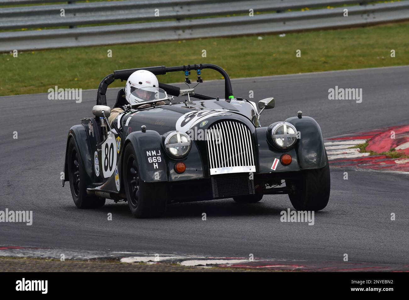 John Shaw, Morgan Plus 8, HSCC Historic Road Sports Championship, zwanzig Minuten Rennstrecke mit Produktionssportarten und GT-Autos, die gebaut wurden und Stockfoto