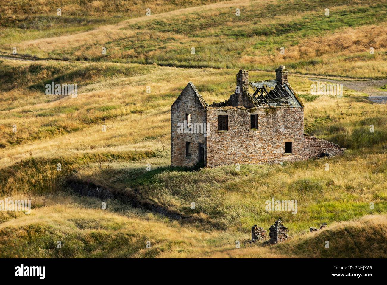 Verlassene Gebäude und gewundene Ausrüstung am Flussspat und der Blei-Mine Groverake, Rookhope, County Durham Stockfoto