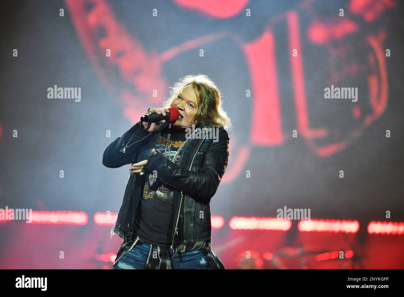 Axl Rose, lead singer of U.S. rock band Guns N' Roses, performs during a concert at Friends Arena in Stockholm, Sweden, Thursday evening, June 29, 2017. (Vilhelm Stokstad/TT via AP) Stockfoto