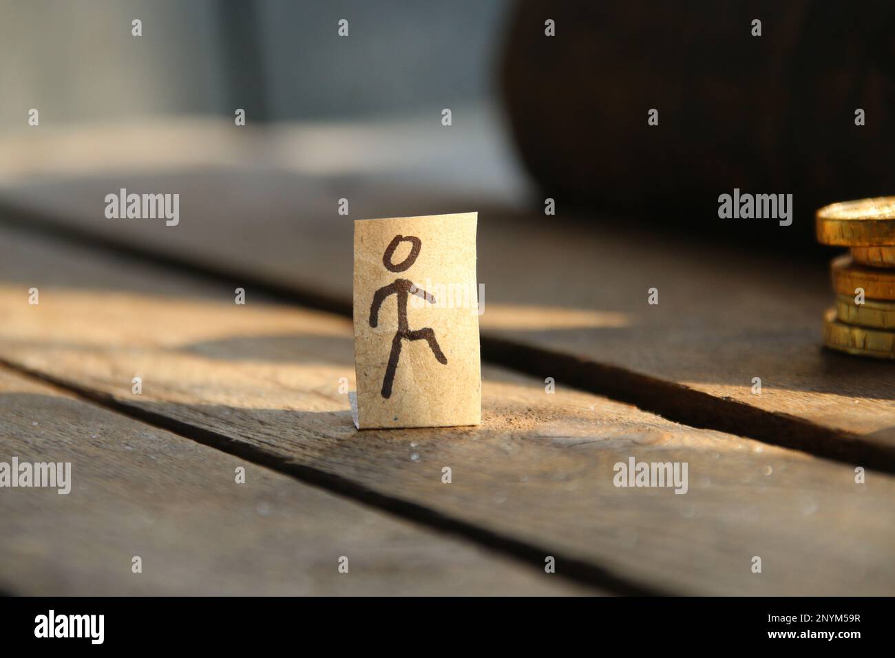 Erster Schritt. Auf dem Etikett gezeichnet. Komposition auf klassischem Hintergrund. Stockfoto