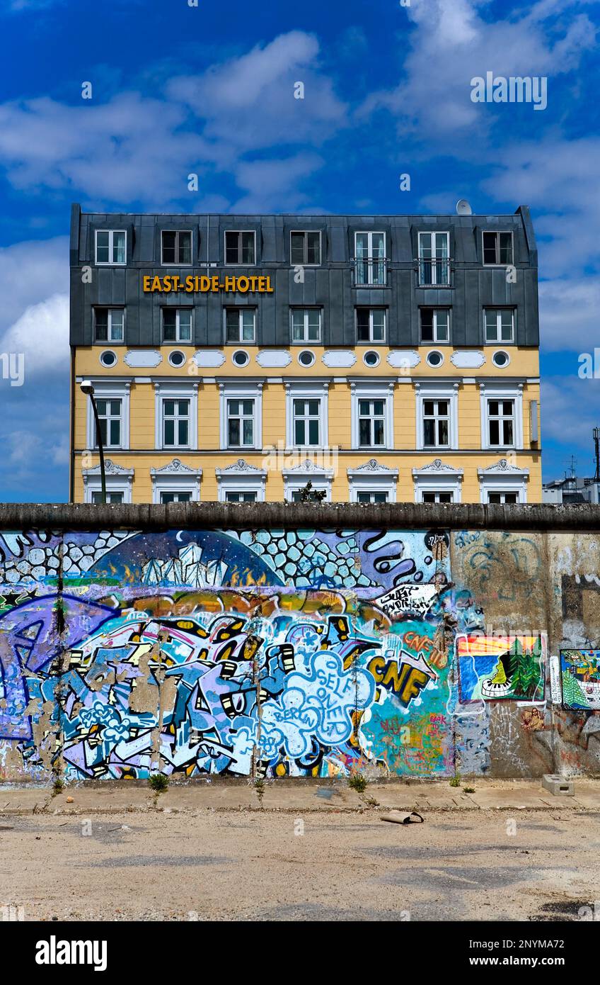 East Side Hotel in East Side Gallery.Berlin. Deutschland Stockfoto