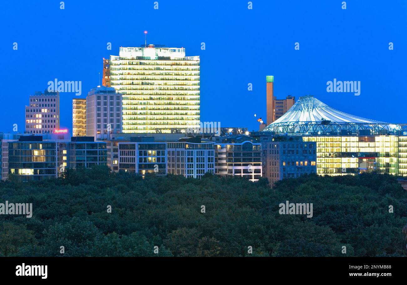 DaimlerChrysler Quartier und Potsdamer Platz; wie aus Tiergarten.Berlin gesehen. Deutschland Stockfoto