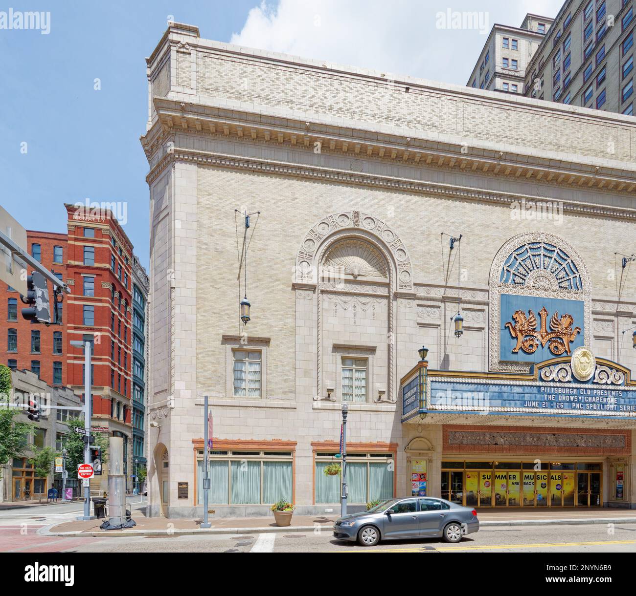 Pittsburgh Downtown: Brick and Terra cotta Benedum Center for the Performing Arts ist das restaurierte und erweiterte Stanley Theater, ein ehemaliges Kino. Stockfoto