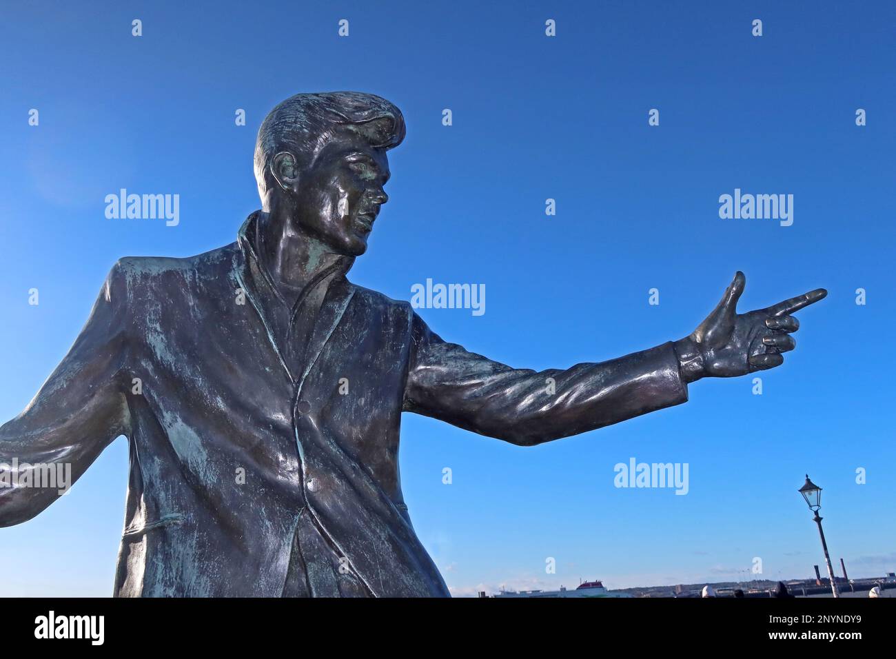 Billy Fury Statue, von Tom Murphy Piemasters House, Albert Dock, Liverpool, Merseyside, England, Großbritannien, L3 4AF - Musiker Ronald Wycherley Stockfoto