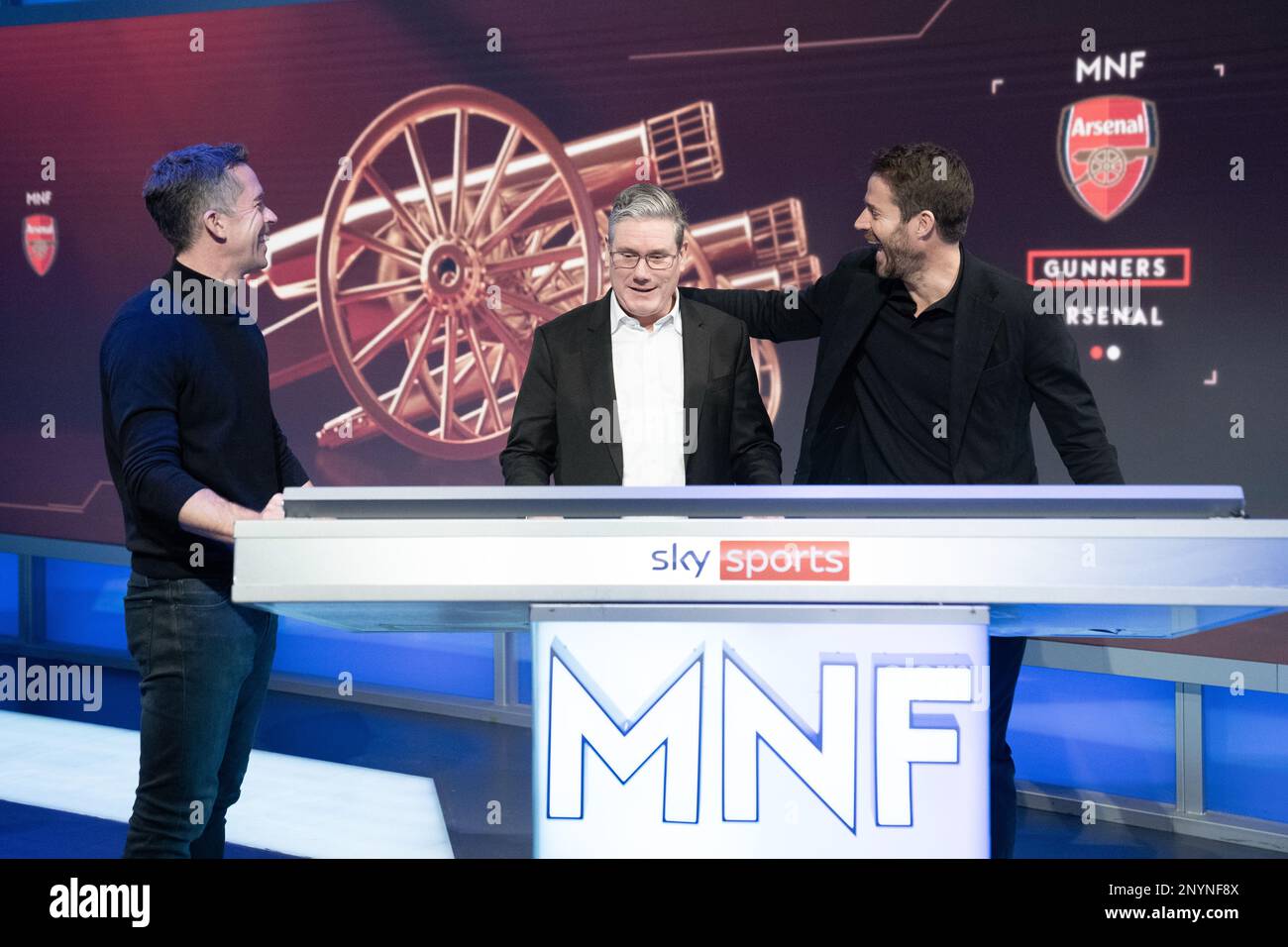 Der Labour Party-Führer Sir Keir Starmer (Center) trifft auf den