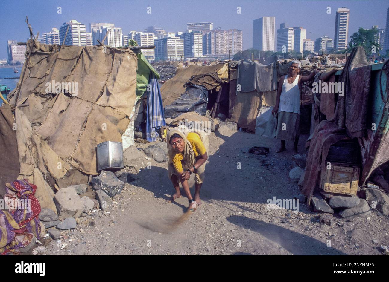 Indien, Bombay. Slums und Wolkenkratzer. Stockfoto