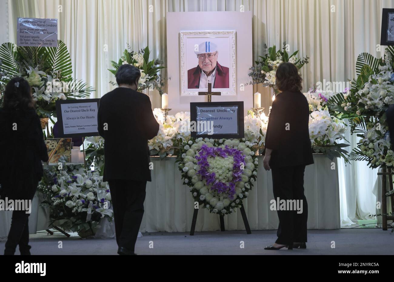 Dr. Reinaldo Maria Cordeiro (Onkel Ray) Memorial Service im Hong Kong Beerdigungsinstitut, North Point. Dr. Reinaldo Maria Cordeiro (Onkel Ray), der bedeutende Beiträge zur Rundfunkindustrie leistete, starb friedlich am 13. Januar 2023 um 5:00 Uhr im Chinesischen Universitätsklinikum von Hongkong, im Alter von 98 Jahren. 23FEB23 SCMP / Edmond so 23FEB23 SCMP / Edmond so Stockfoto