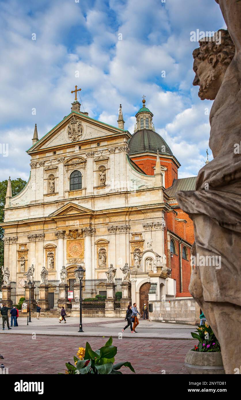 Kirche St. Peter und St. Paul, aus Plac SW Marii Magdaleny Street, Krakau, Polen. Stockfoto