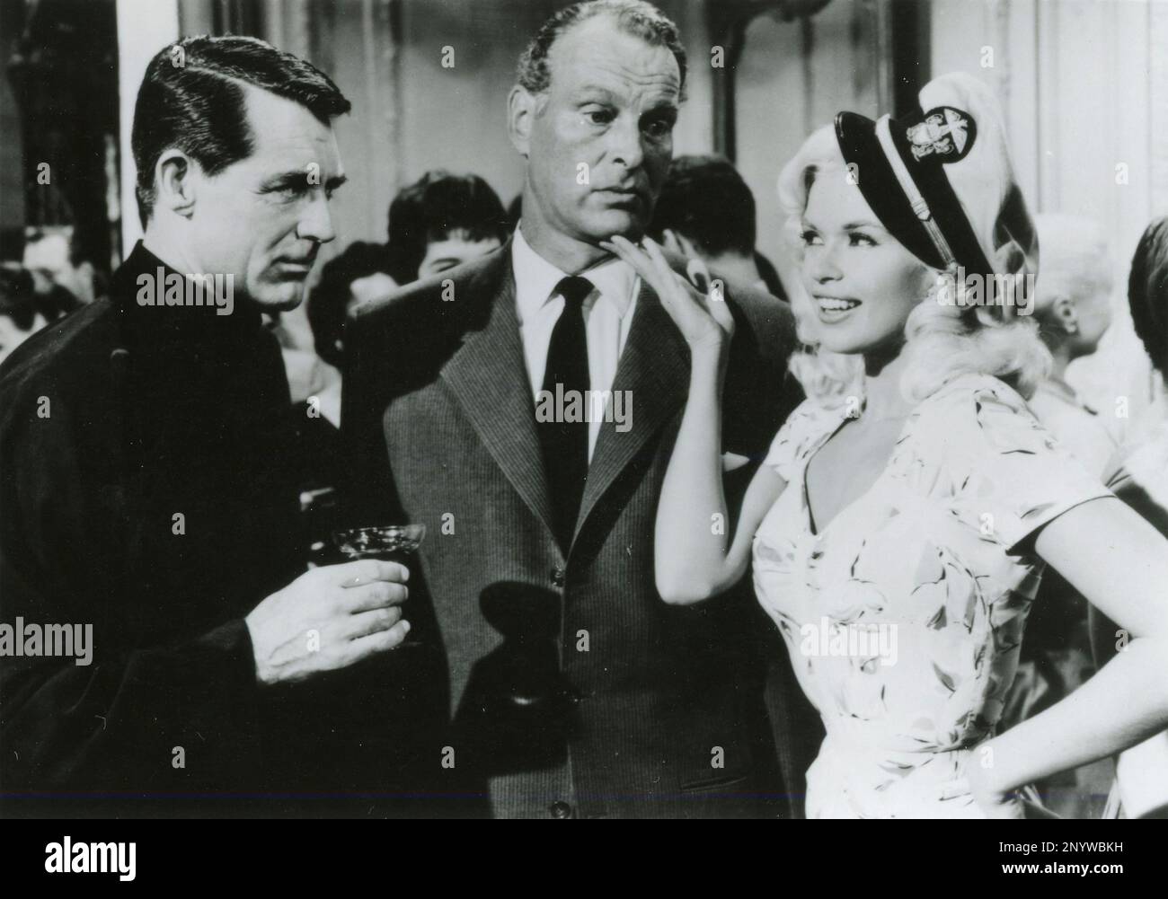 Die amerikanische Schauspielerin Jayne Mansfield und die Schauspieler Cary Grant und Leif Erickson im Film Kiss Them for Me, USA 1957 Stockfoto