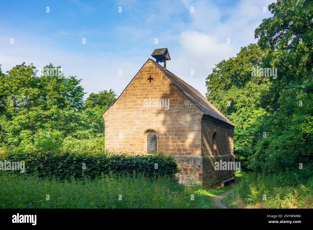 Porta Westfalica: Kapelle Margarethenklus (Wittekindskapelle ) am Berg Wittekindsberg in Teutoburger Wald, Nordrhein-Westfalen, Nordrhein-Westpha Stockfoto