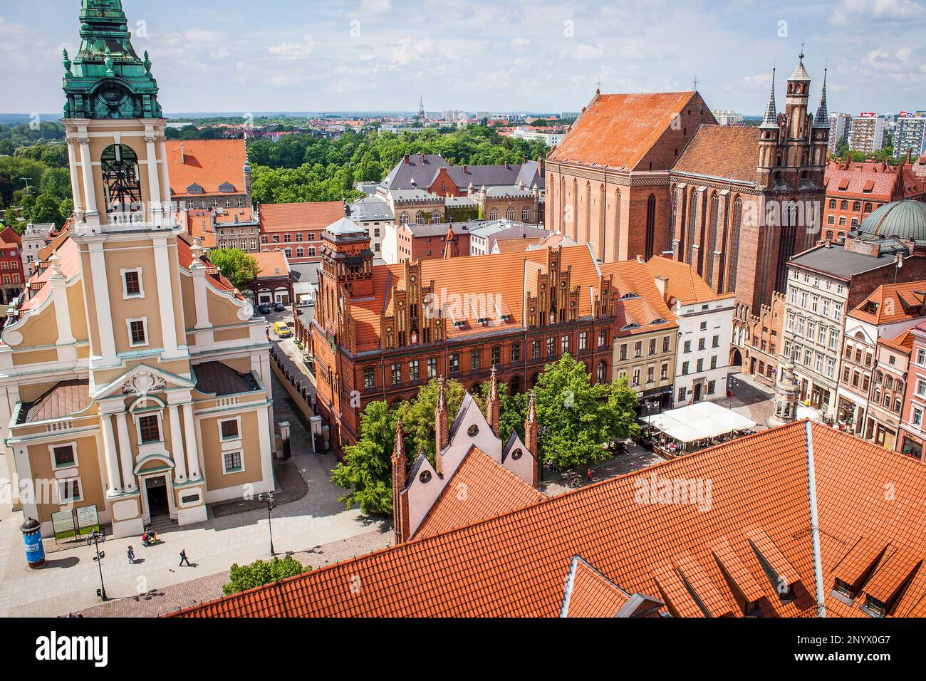 Skyline der Stadt, in der linken Kirche des Heiligen Geistes, auf der rechten Seite Kirche der Jungfrau Maria, Torun, Polen. Stockfoto