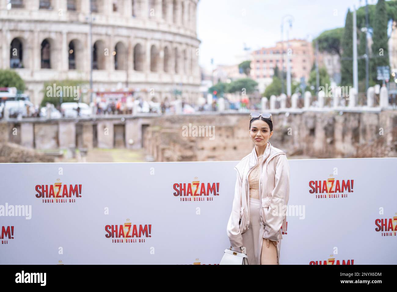 Rom, Italien, 02. März 2023 - Rachel Zegler nimmt an der Fotokonferenz für den Film „Shazam - Furz Gottes“ im Palazzo Manfredi in Rom Teil. Credits: Luigi de Pompeji/Alamy Live News Stockfoto