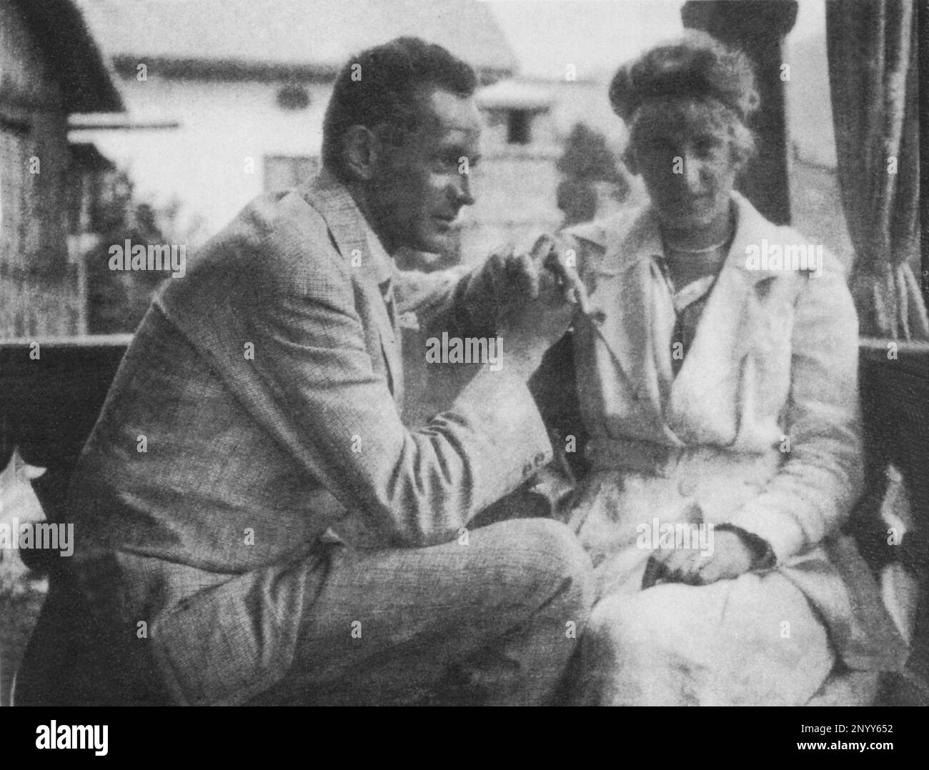 1918 : der österreichische Maler EGON SCHIELE ( Tulln 1890 - Wienn 1918 ) mit seiner Frau EDITH ( 1893 - 1918 ) - ESPRESSIONISTA - ESPRESSIONISMO - Expressionismus - SEZESSION - SECESSIONE WIENNESE - VISUELLE KUNST - ARTI VISIVE - Arte - Rituto - Marioto e Moglie - Coniugi - Coppia - Ehefrau und Hausband - Marioto e Moglie --- Archivio GBB Stockfoto