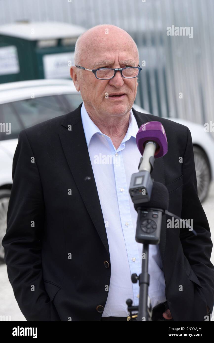Austrian politician and Member of the European Parliament (MEP) Josef Weidenholzer speaks to the media after visiting the transit zone for migrants in Roszke on the Hungarian-Serbian border, 180 kms southeast of Budapest, Hungary, Friday, May 5, 2017. (Gergely Kelemen Zoltan/MTI via AP) Stockfoto