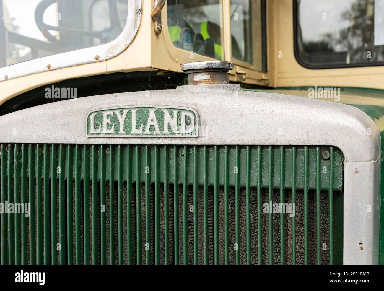 Tenterden, Kent, vereinigtes Königreich, 21, August, 2022 mehrere Oldtimer-Personenbusse sind ausgestellt Stockfoto