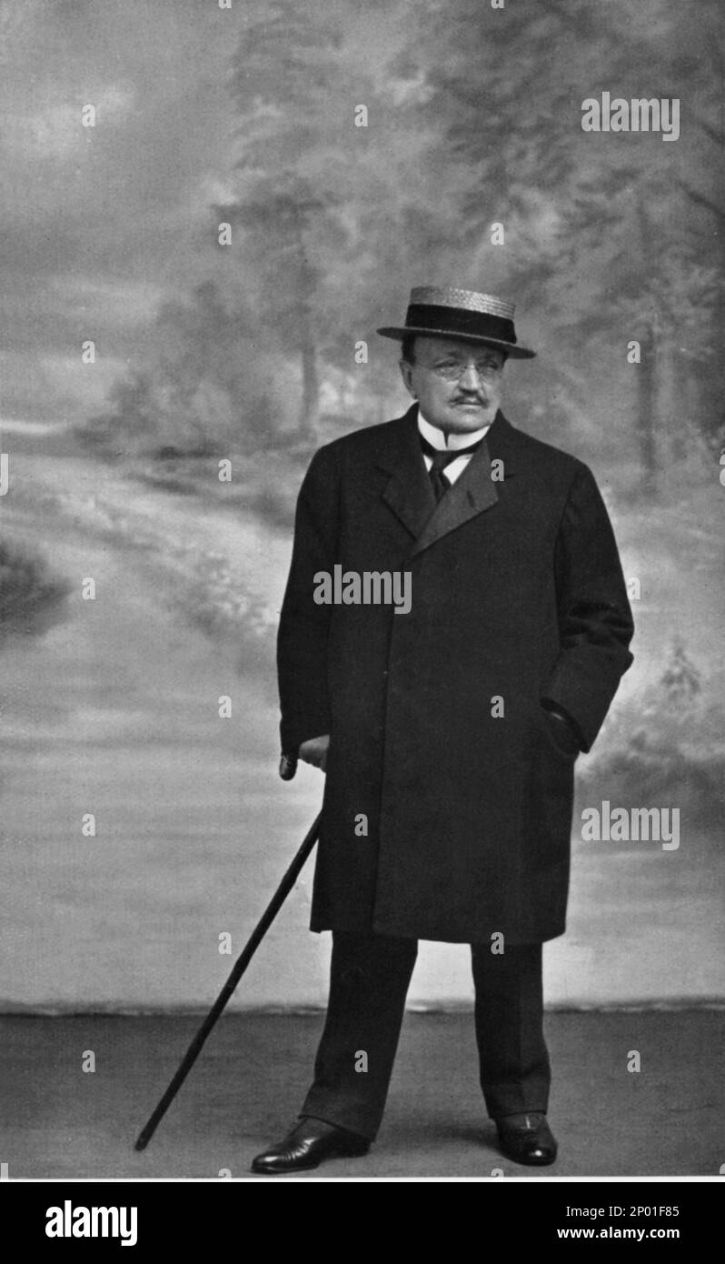 Der gefeierte italienische impressionistische Maler Giovanni BOLDINI ( Ferrara , Italien 1842 - Paris , Frankreich 1931 ) In London - Portrait - Rituto - Impressionista - Pittore - ARTI VISIVE - VISUAL ARTS - ARTE - BELLE EPOQUE - IMPRESSIONISMO - IMPRESSIONISMUS - Baffi - Schnurrbart - Occhiali - Brille - Linse - Kragen - colletto - Krawatte - Cravatta - Stock - Bastone da passeggio - hut - Paglietta - cappello ---- Archivio GBB Stockfoto
