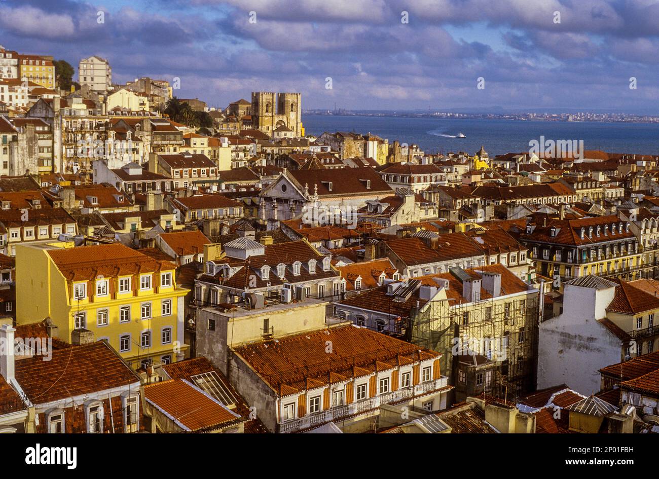 Mit Blick auf Baixa und Alfama, Lissabon, Portugal Stockfoto