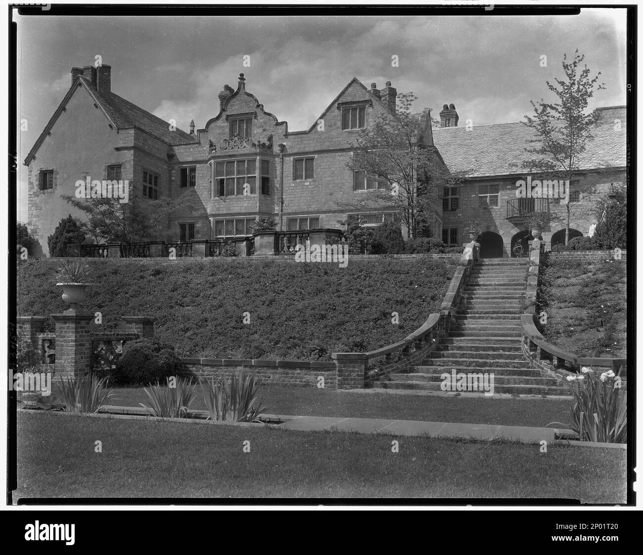 Virginia House, Richmond, Henrico County, Virginia. Carnegie Survey of the Architecture of the South (Carnegie-Umfrage zur Architektur des Südens). Vereinigte Staaten Virginia Henrico County Richmond, Treppen, Gärten, Gables, Villen. Stockfoto