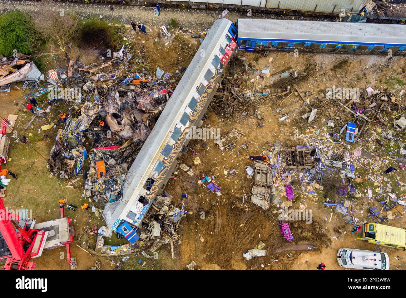 TTempi-Tal, Griechenland - 1. März 2023: Im Norden Griechenlands ereignete sich ein tragischer Unfall, als zwei Züge im Tempi-Tal kollidierten, was zur dea führte Stockfoto