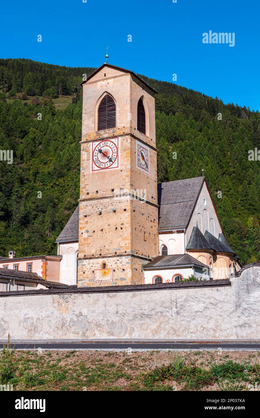 Mustair, Schweiz - 28. September 2021: Benediktinerabtei St. Johannes mit außergewöhnlich gut erhaltenem Erbe karolingischer Kunst ist UNESCO-Welt Stockfoto