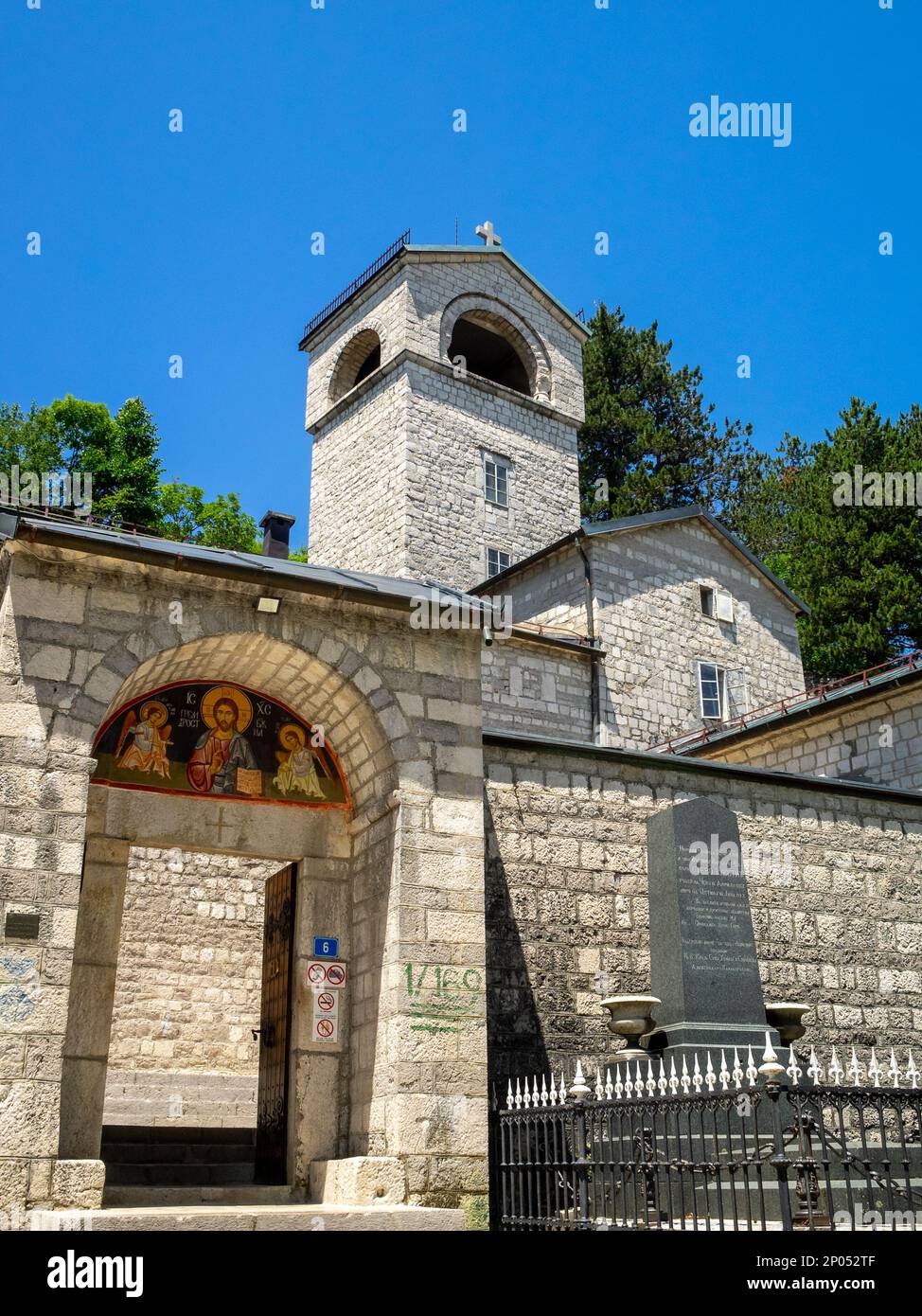 Eingang zum Klostergebäude Cetinje Stockfoto