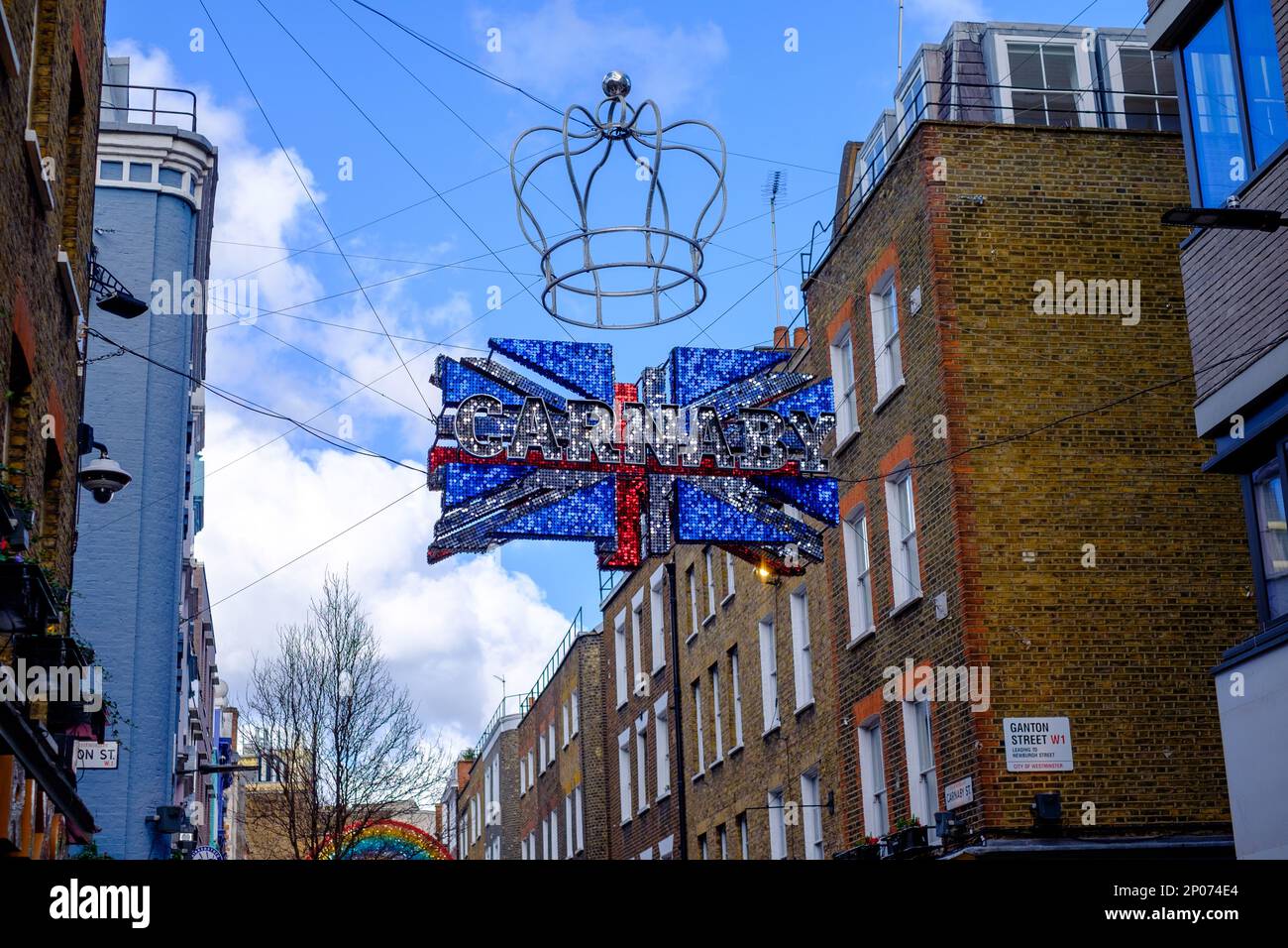 Carnaby Street Schild und britische Flagge Stockfoto