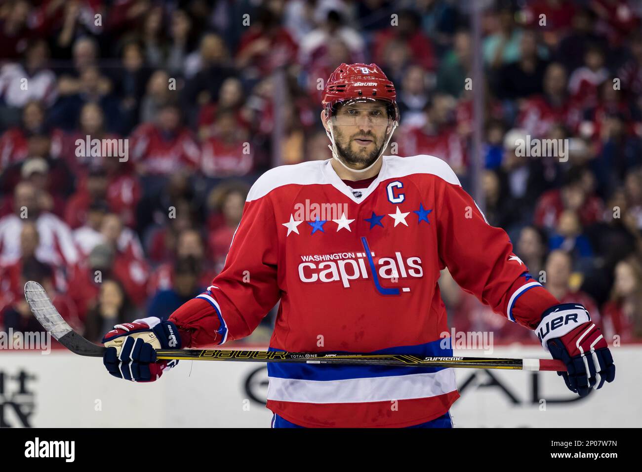 February 24, 2017: Capitals left wing Alex Ovechkin (8) prepares for the faceoff during the game between Washington Capitals and Edmonton Oilers at Verizon Center in Washington, District of Columbia. Scott Taetsch/CSM (Cal Sport Media via AP Images) Stockfoto