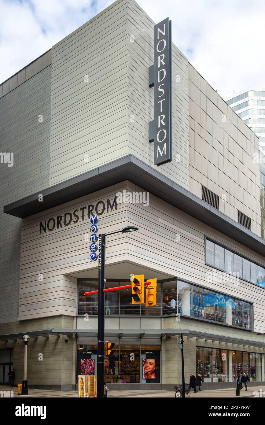 Toronto, Kanada - 29. März 2017: The Nordstrom Store, The Anchor Store im Eaton Centre, in der Yonge Street. Der Ort war ursprünglich ein Eaton's Stockfoto