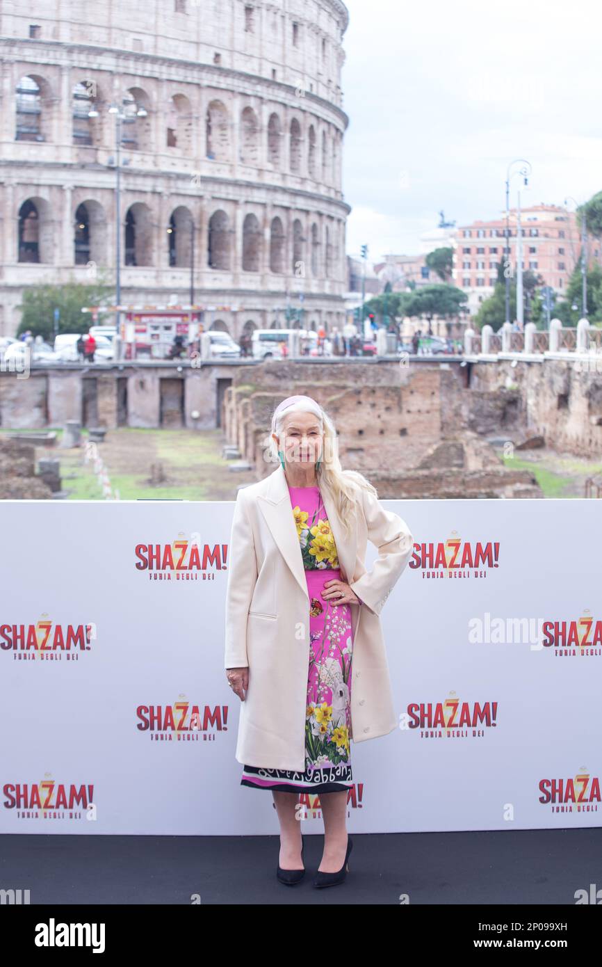 2. März 2023, Rom, Italien: Schauspielerin Helen Mirren besucht den Fotoanruf des Films „Shazam! Fury of the Gods' im Palazzo Manfredi in Rom (Kreditbild: © Matteo Nardone/Pacific Press via ZUMA Press Wire) NUR REDAKTIONELLE VERWENDUNG! Nicht für den kommerziellen GEBRAUCH! Stockfoto