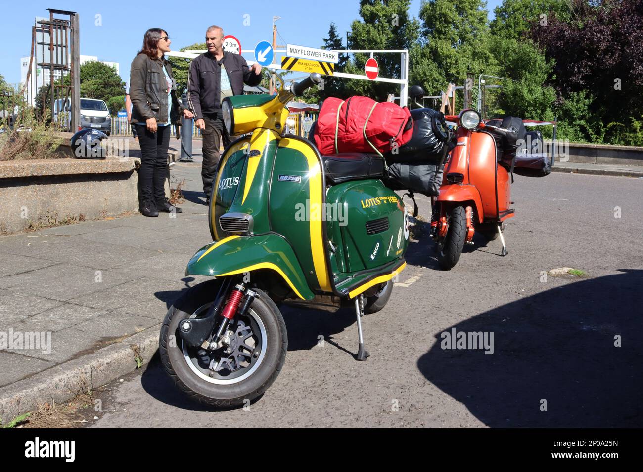 Ein GP-Modell der Lambretta Series 3 aus dem Jahr 1978 mit Lackierung und Grafiken, die dem verstorbenen großen Jim Clark Tribut zollen, der das Indy 500-Rennen 1965 gewann. Stockfoto