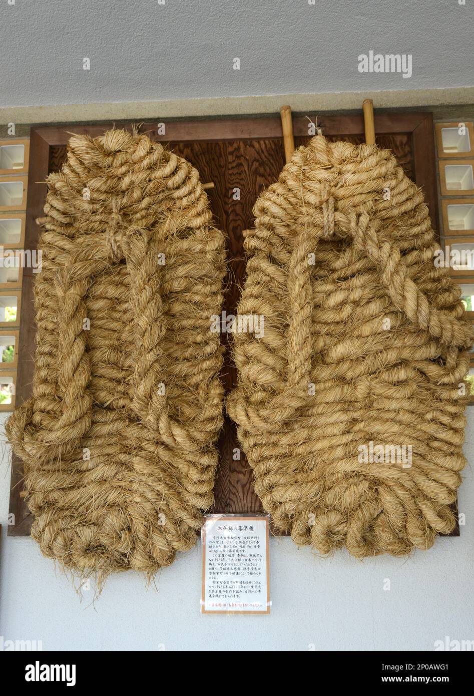 Die riesigen Strohsandalen Kotokuin Tempel Kamakura Japan. Stockfoto