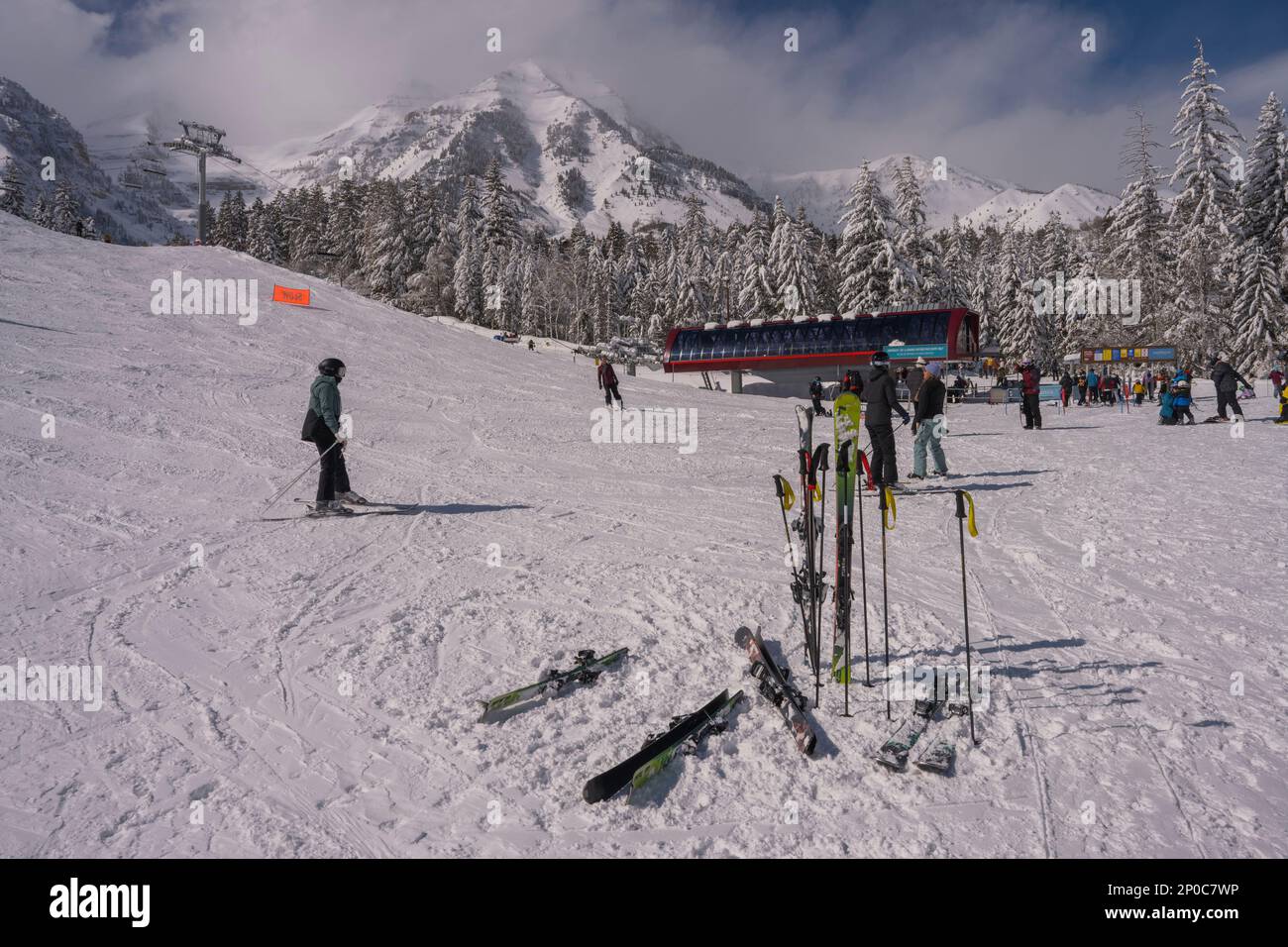 Blick auf die Skipisten und den Skilift im Sundance Resort, auch bekannt als Sundance Mountain Resort, das ein Skigebiet ist, das 13 Meilen (21 km) nördlich liegt Stockfoto