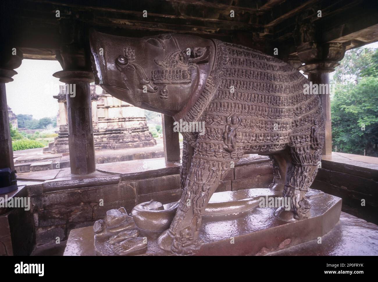 Statue von Varaha, der dritten Avatar Inkarnation des Hindu-gottes Vishnu in Form eines Wildschweins, Varaha-Tempel in Khajuraho, Madhya Pradesh, Indien. Das Hier Stockfoto