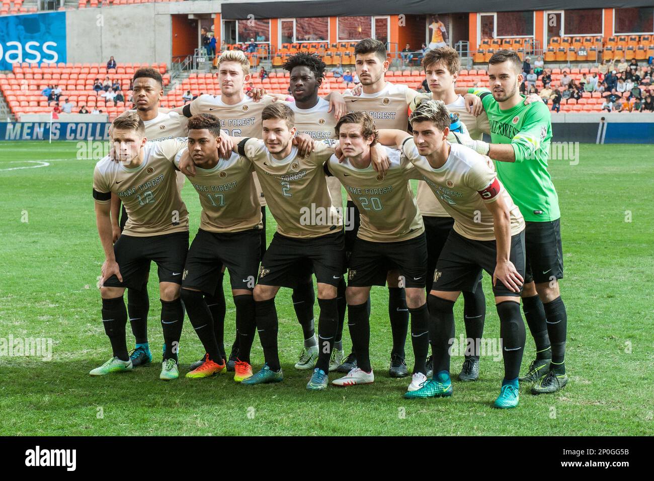 December 11, 2016: The Wake Forest starting lineup prior to the NCAA men's soccer Championship game between the Wake Forest Demon Deacons and the Stanford Cardinal at BBVA Compass Stadium in Houston, TX. Stanford won 5-4 on a penalty kick shootout after two overtime periods ended with a 0-0 score...Trask Smith/CSM (Cal Sport Media via AP Images) Stockfoto